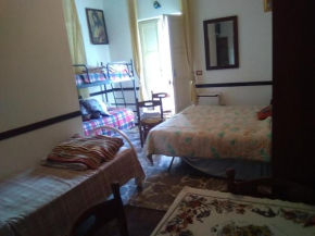 Room in Guest room - Large Triple Room for max 3 people, Taormina